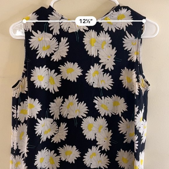 Black with Daisies Sleeveless Blouse - Picture 4 of 5